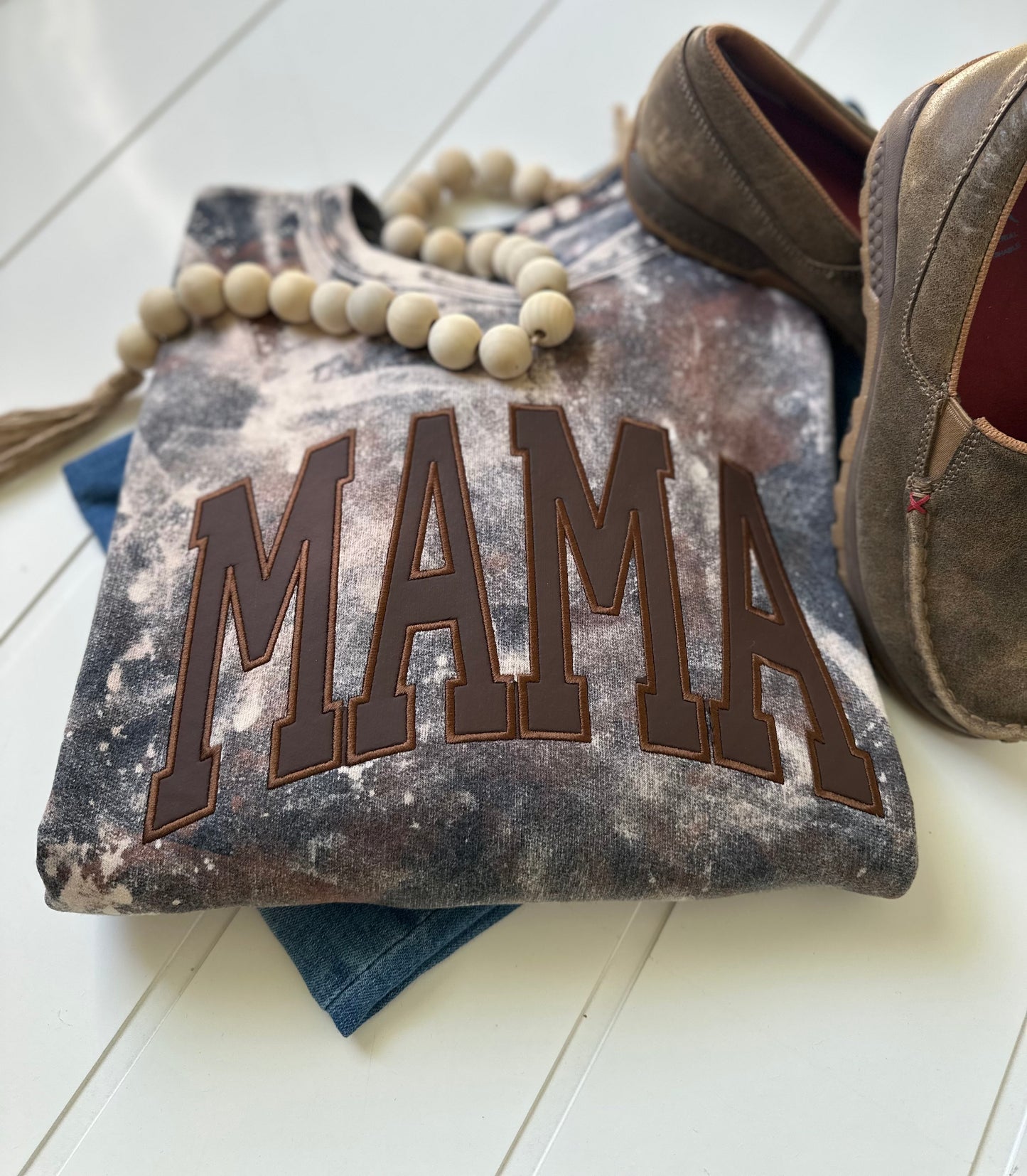 Mama applique cowhide bleached crew